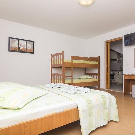 Apartments With A Parking Space Brela, Makarska - 11687 객실 사진