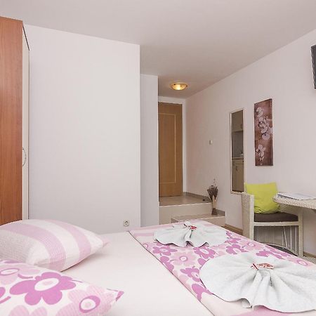 Apartments With A Parking Space Brela, Makarska - 11687 객실 사진