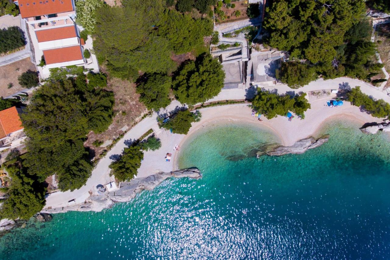 Apartments With A Parking Space Brela, Makarska - 11687 외부 사진