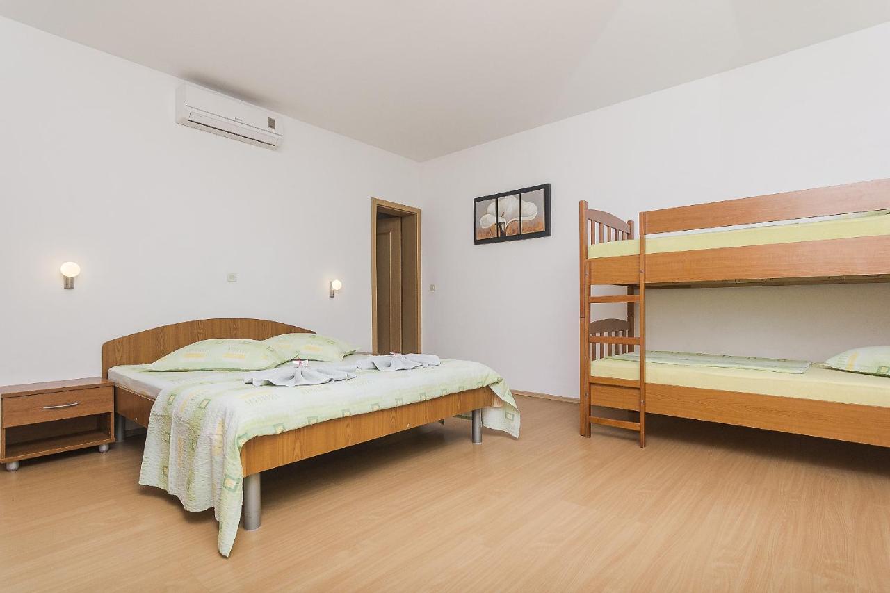 Apartments With A Parking Space Brela, Makarska - 11687 외부 사진