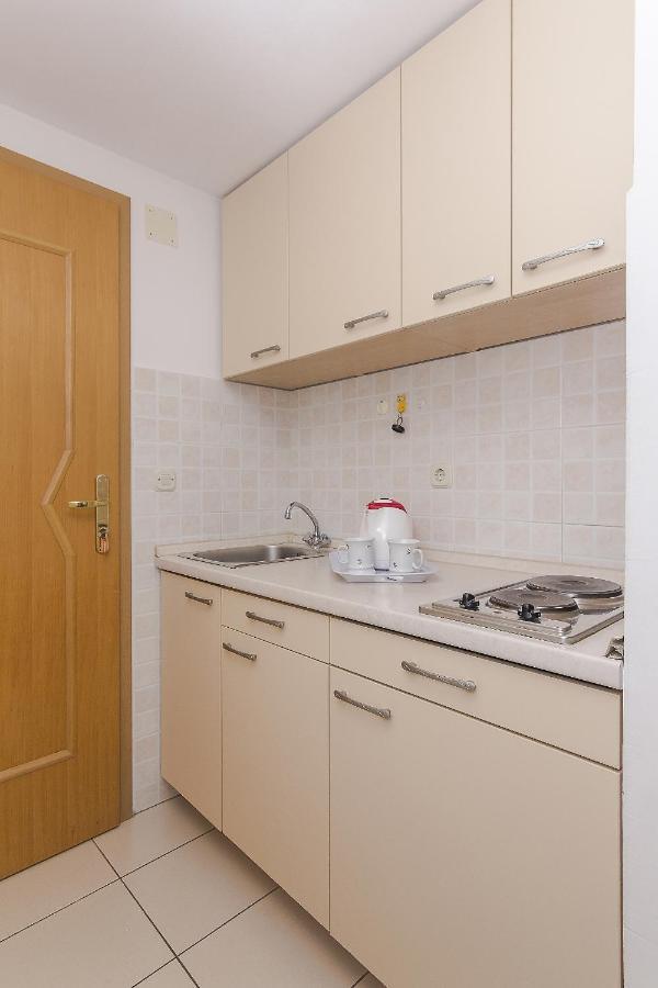 Apartments With A Parking Space Brela, Makarska - 11687 외부 사진