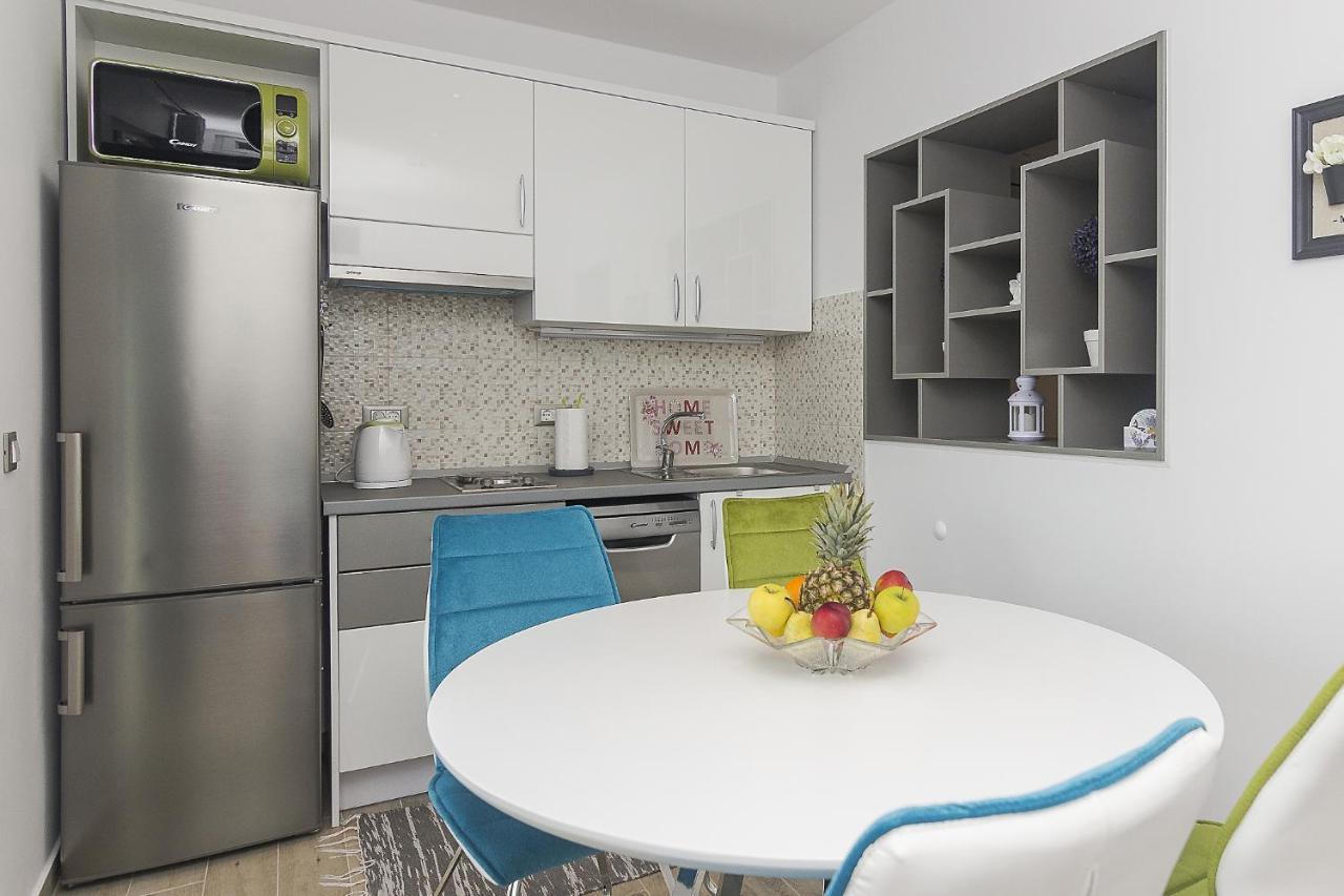 Apartments With A Parking Space Brela, Makarska - 11687 외부 사진