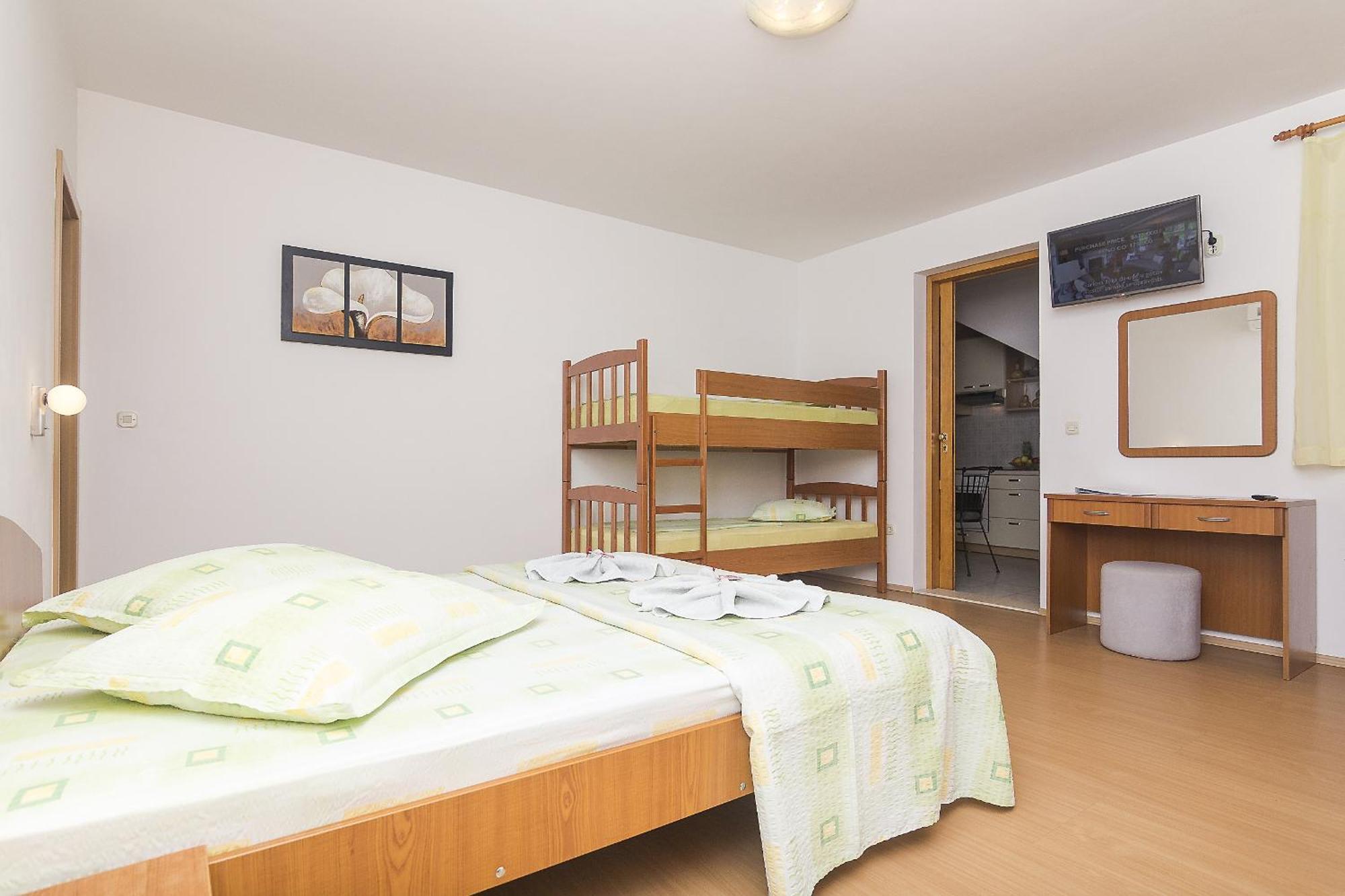 Apartments With A Parking Space Brela, Makarska - 11687 객실 사진