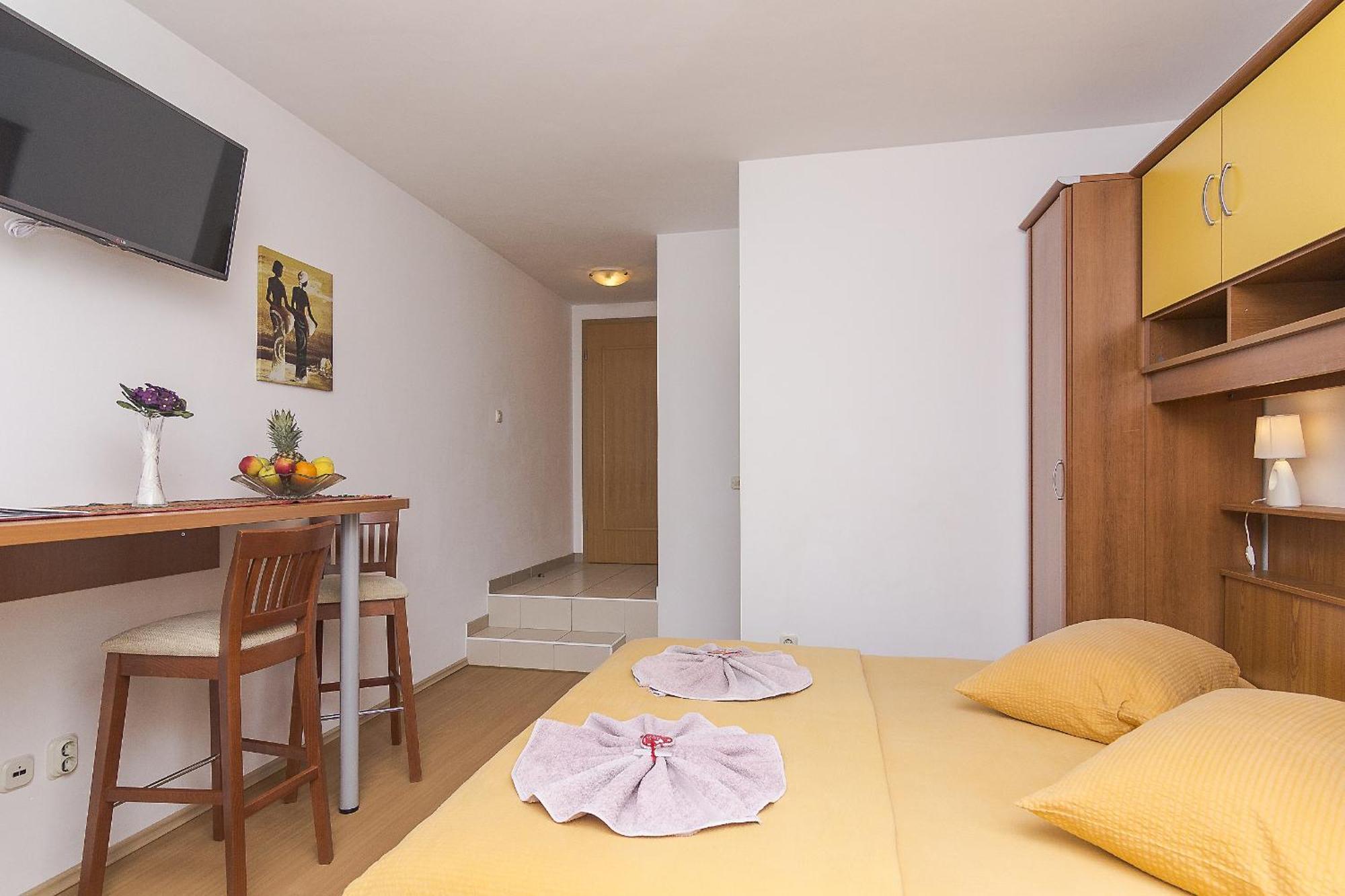 Apartments With A Parking Space Brela, Makarska - 11687 객실 사진