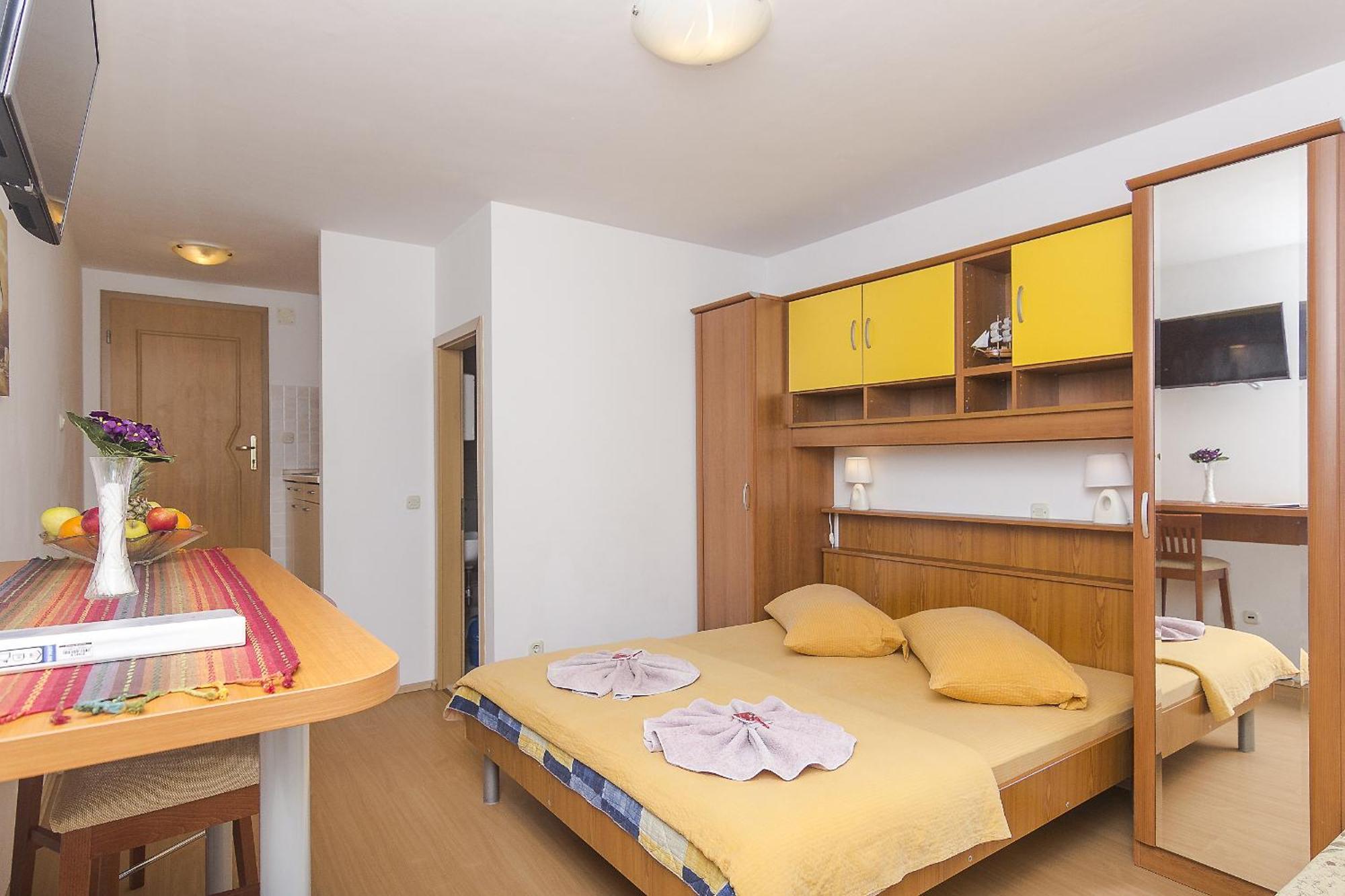 Apartments With A Parking Space Brela, Makarska - 11687 객실 사진